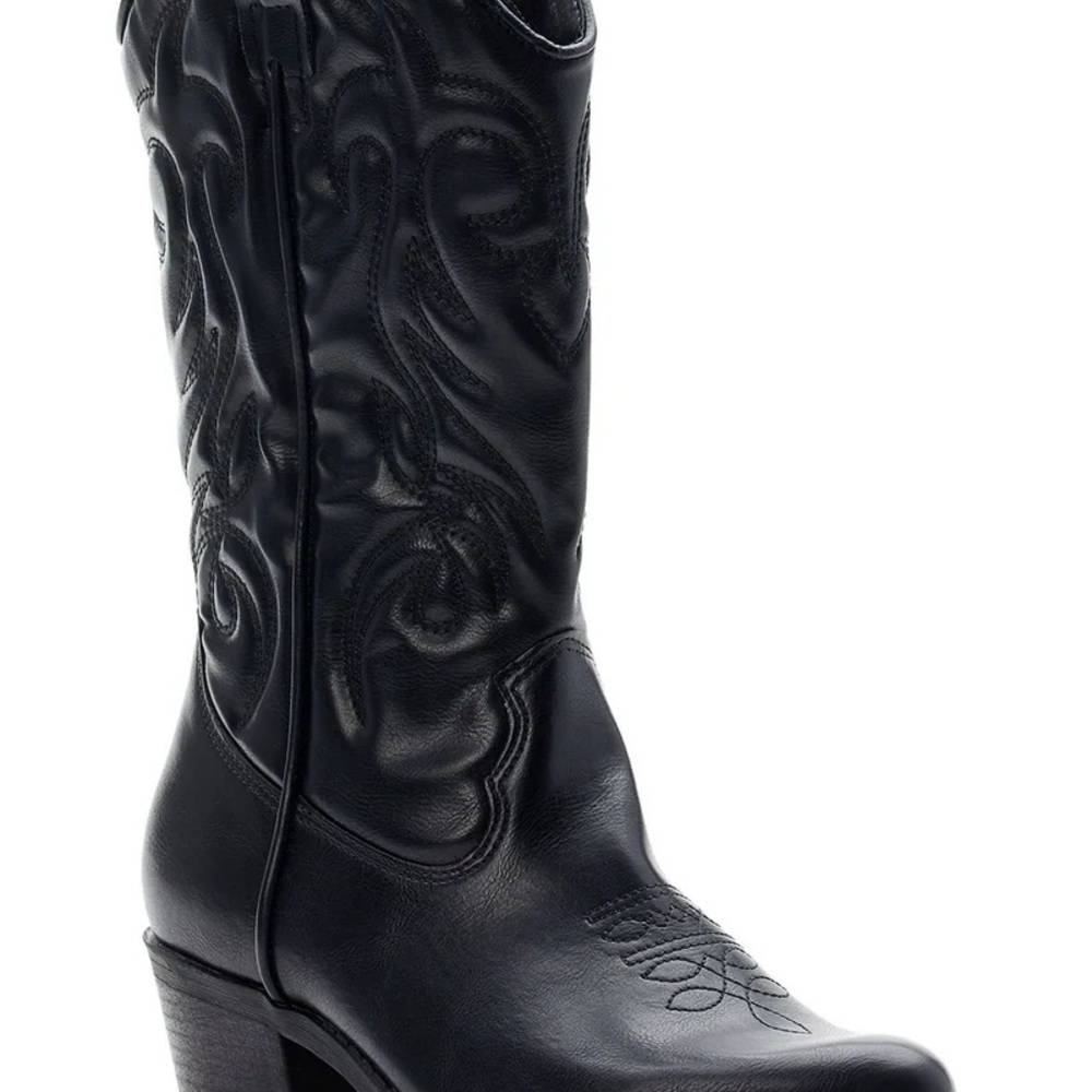 Elegant Black Heeled Boots